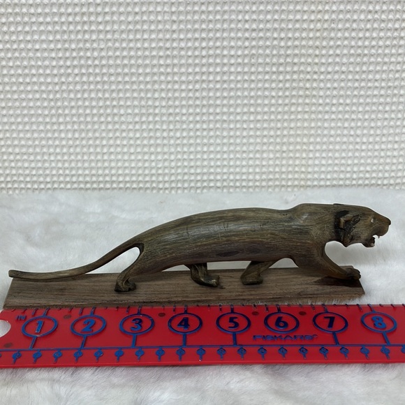 Carved Panther on wood base - Picture 6 of 6